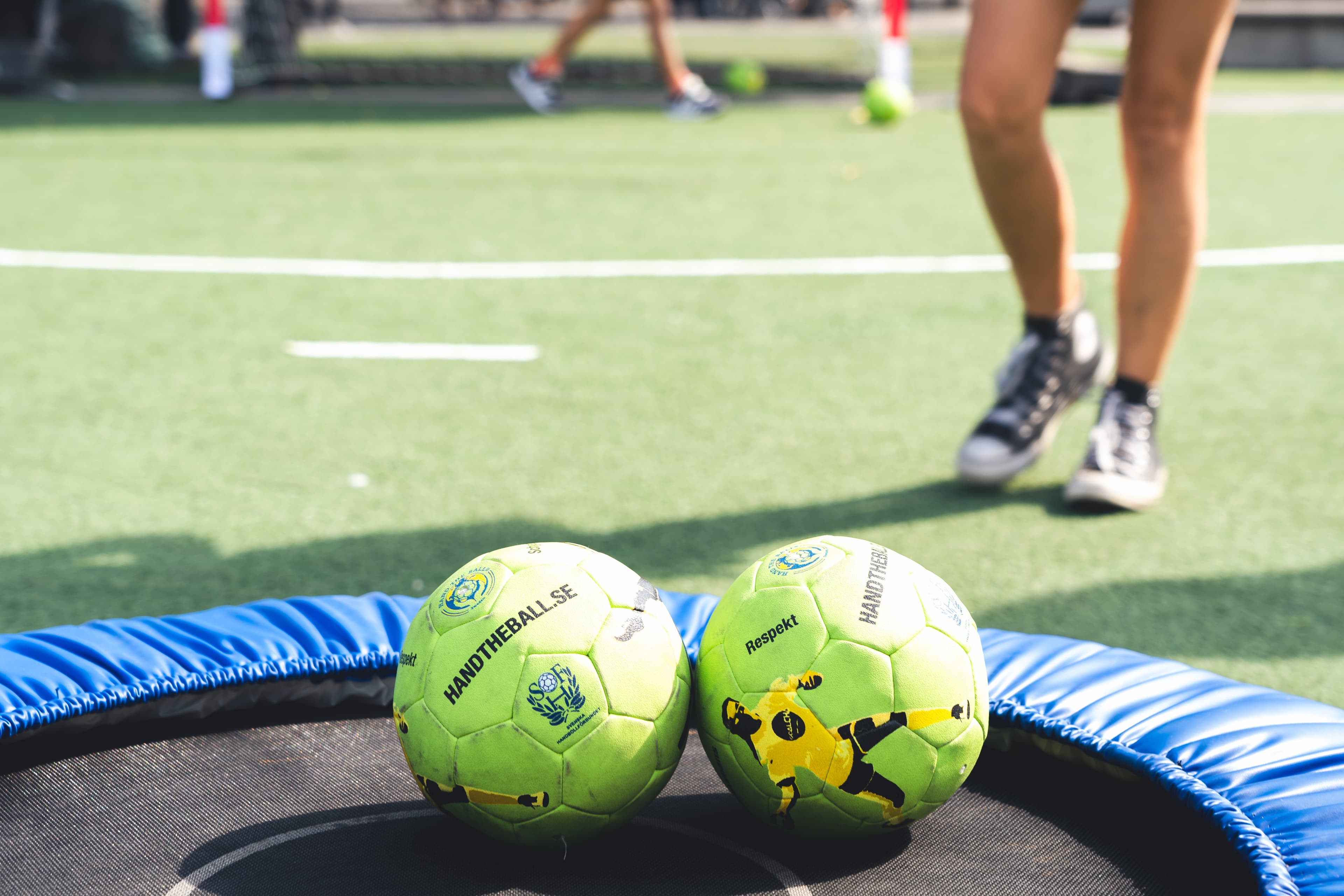 oskar_scheller_handboll_kungsträdgården_03_lowres Handballs on a playing field